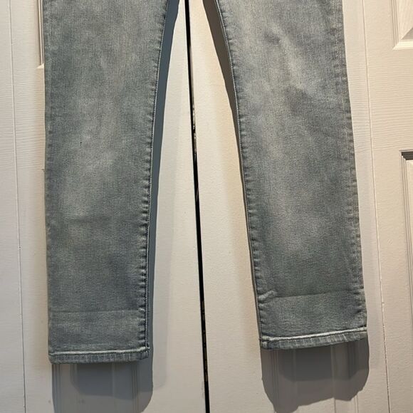 Cabi Blue Light‎ Wash High Rise Straight Leg Jeans Size 4 (fits larger) - Picture 3 of 10